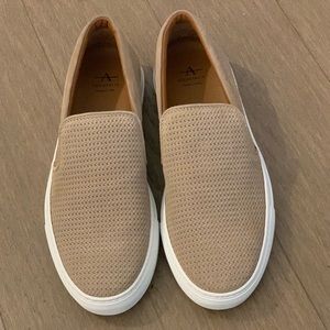 Aquatalia Slip On Flats